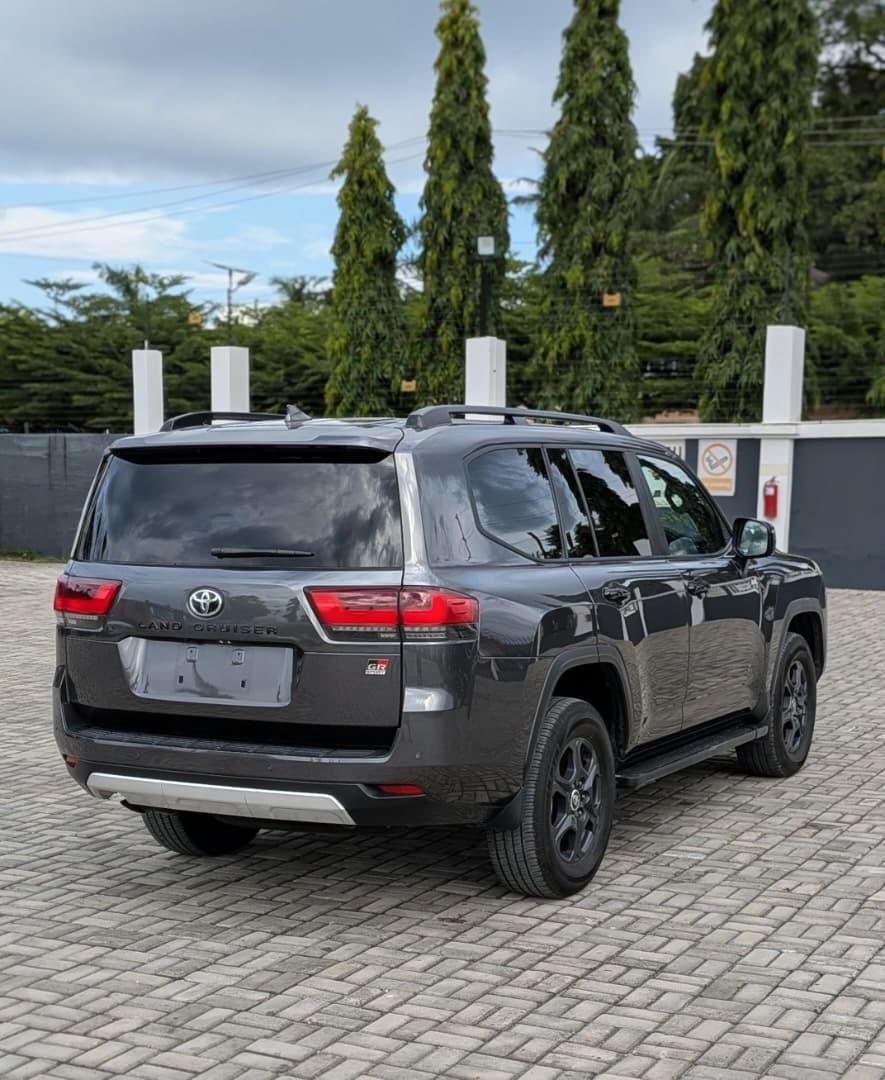 TOYOTA LANDCRUISER GR SPORT thumbnail 3